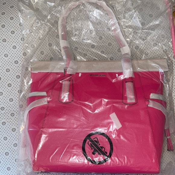 🛍NWT 🛍BEAUTIFUL MICHAEL KORS Voyage Large Saffiano Leather Tote , 🛍 - Picture 3 of 5